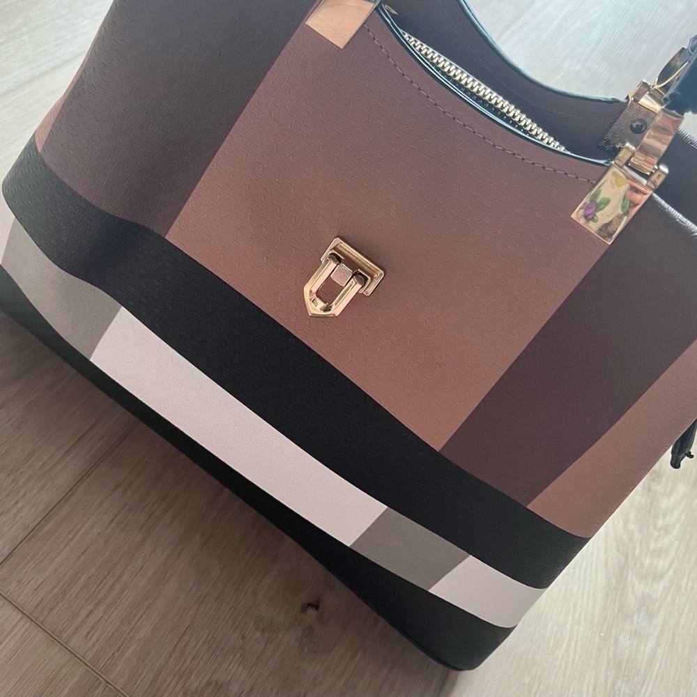 Geometric Purse - Picture 2 of 6
